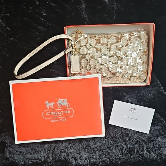 Coach Gold Sequin Wristlet NWT with Signature Monogram With Coach Box✨️✨️✨️ - Picture 1 of 11